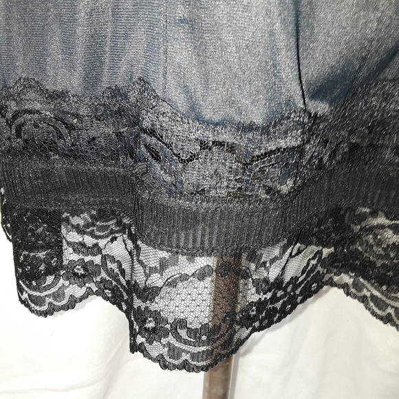 Vtg Solid Black Chantilly Lace Pleated Trim Slip M - Picture 7 of 11